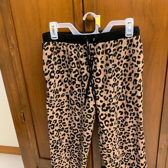DKNY poly spandex animal print joggers track pants cuffed ankle medium - Picture 6 of 8
